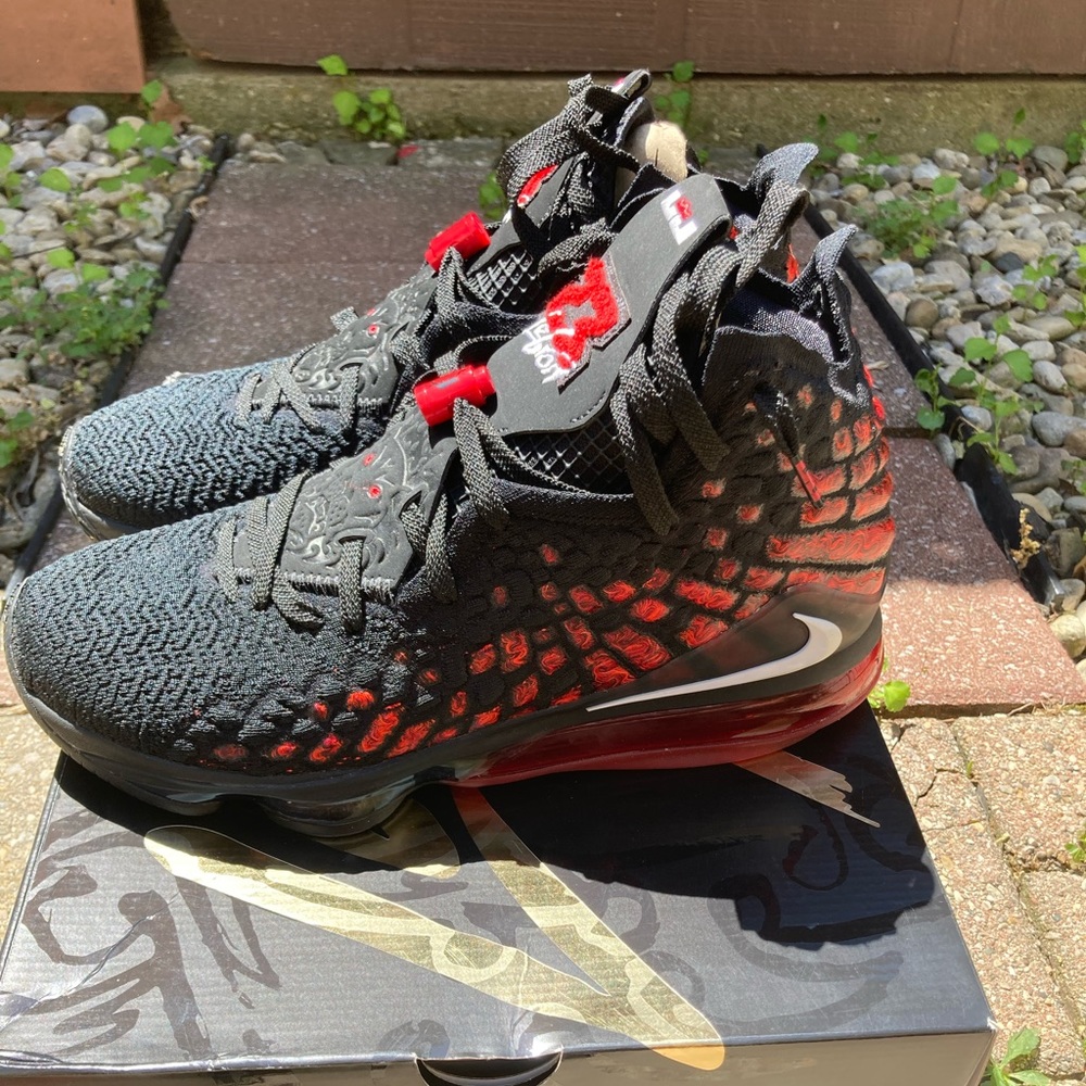LeBron 17 Infrared VI